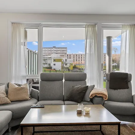 Apartment Convenient With Easy Transport Connections *