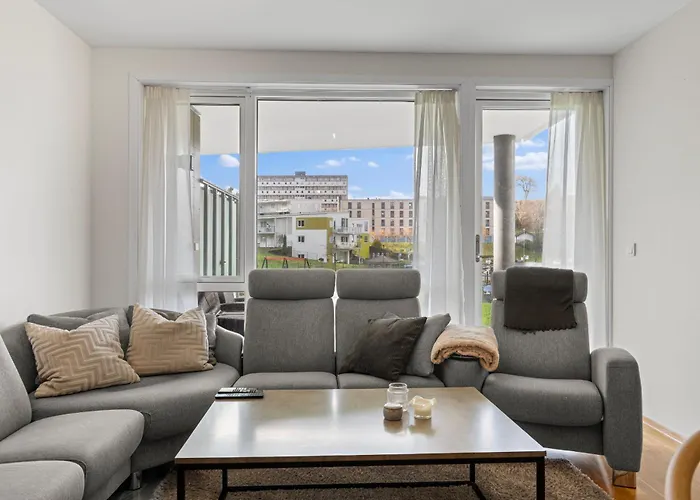 Apartment Convenient With Easy Transport Connections *