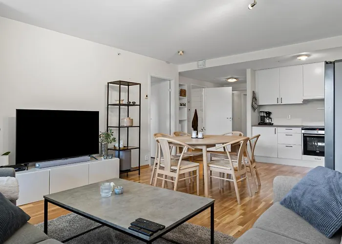 Convenient With Easy Transport Connections Apartment *