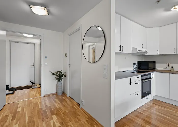 Convenient With Easy Transport Connections Apartment
