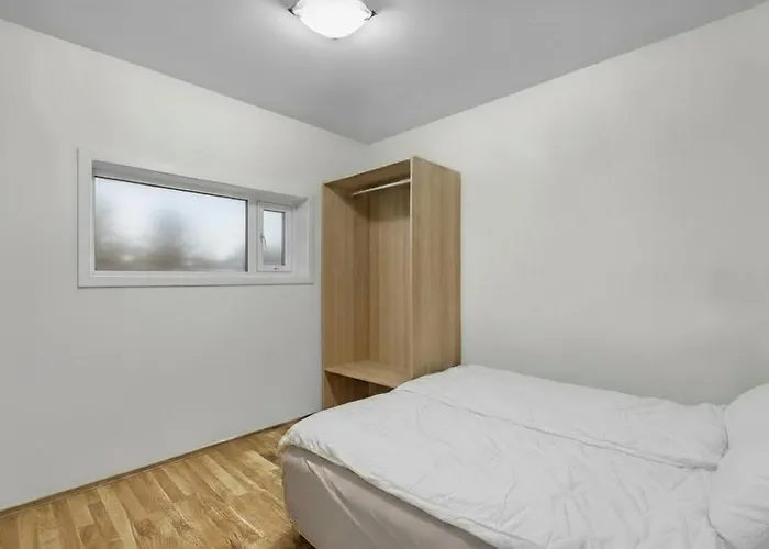 Convenient With Easy Transport Connections Apartment
