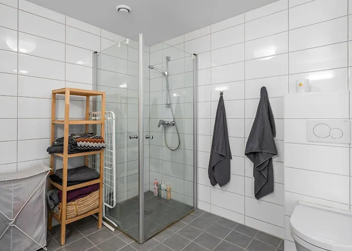 Apartment Convenient With Easy Transport Connections *
