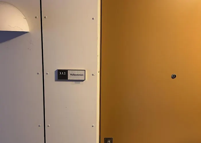 Convenient With Easy Transport Connections Apartment *